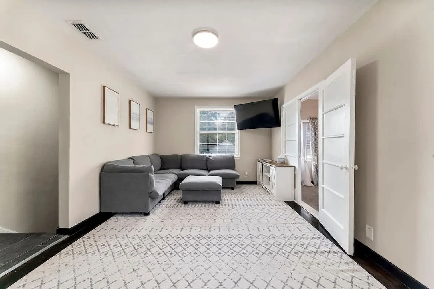 2 bed, 1.0 bath, 1496 sqft, $1,365 — Photo 1