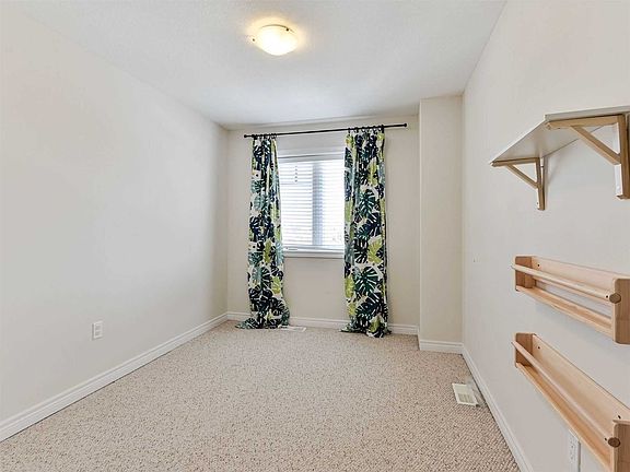 5th image of 120 Parkinson Cres