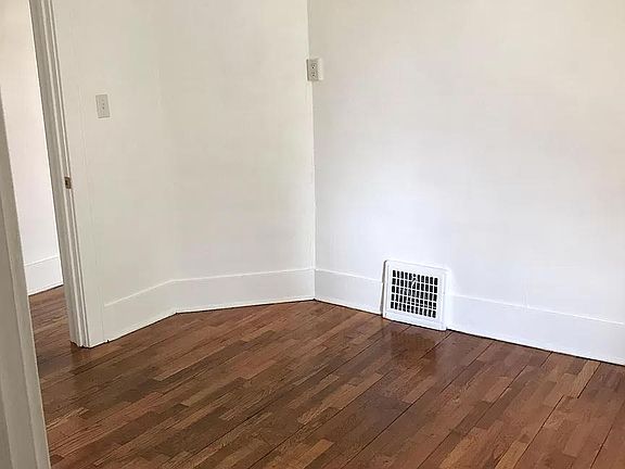5th image of 128 Orchard St #A