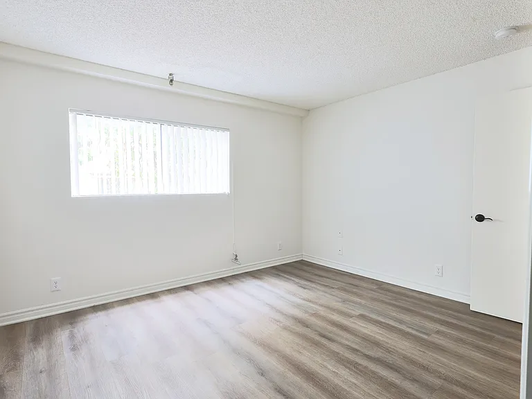 2928 Leeward Ave — Photo 20