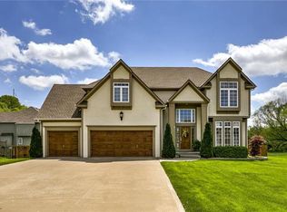 5528 NE Maybrook Ct, Lees Summit, MO 64064