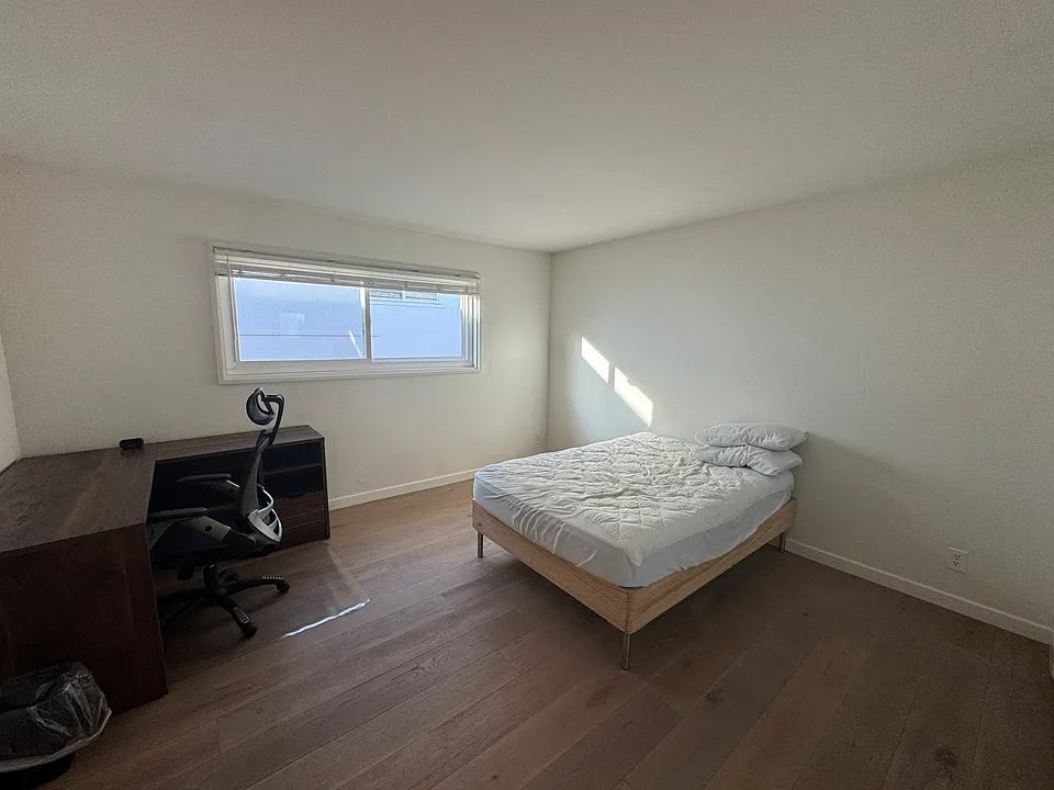 1623 Greenfield Ave #4-C