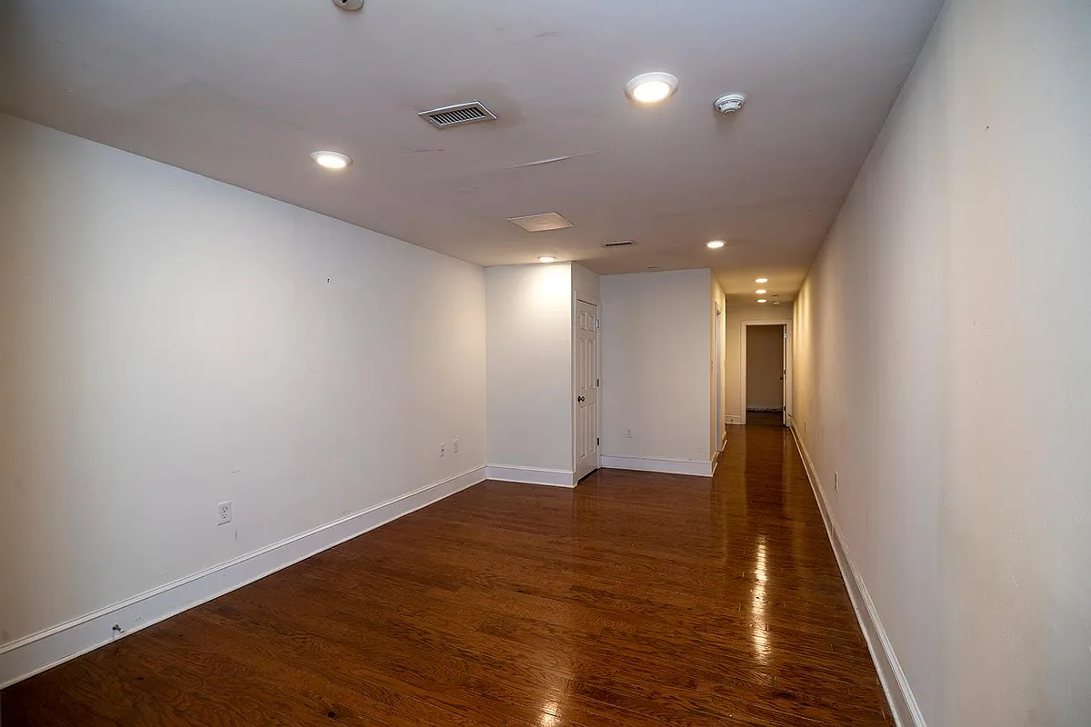 Building Photo - 2027 Walnut St