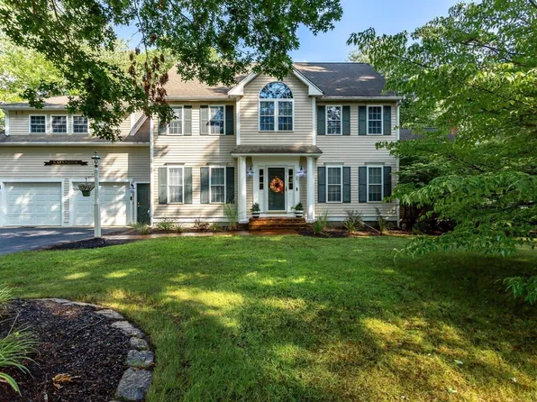 2 Sherwood Dr, Halifax, MA 02338
