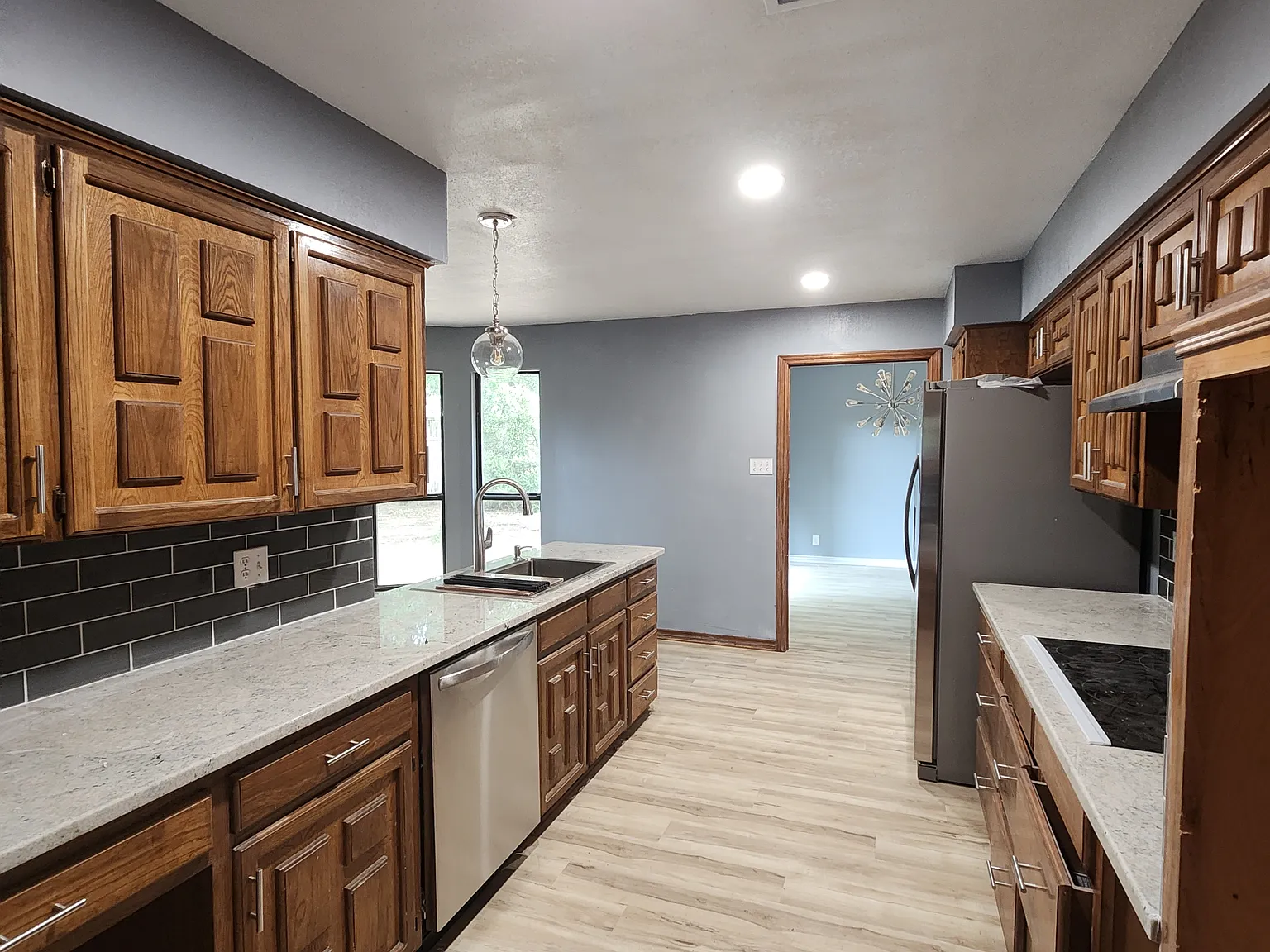 3 bed, 1716 sqft, $2,400 — Photo 2