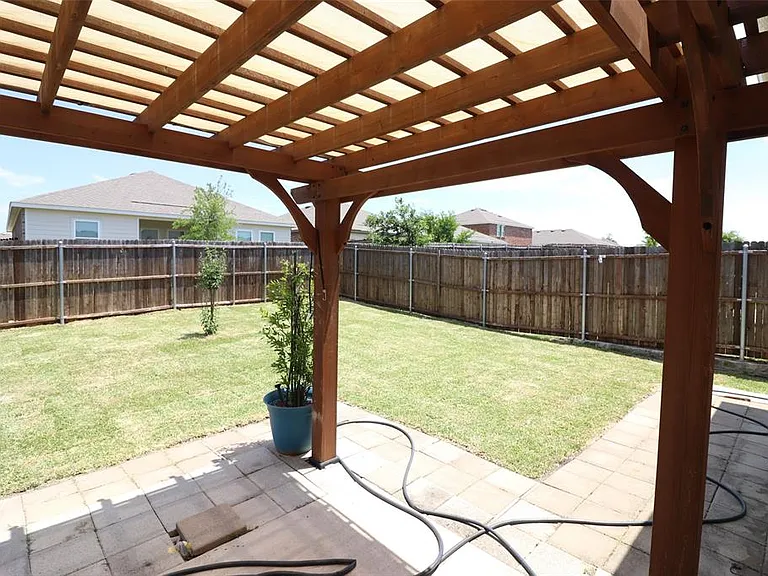 736 Richmond Dr — Photo 5