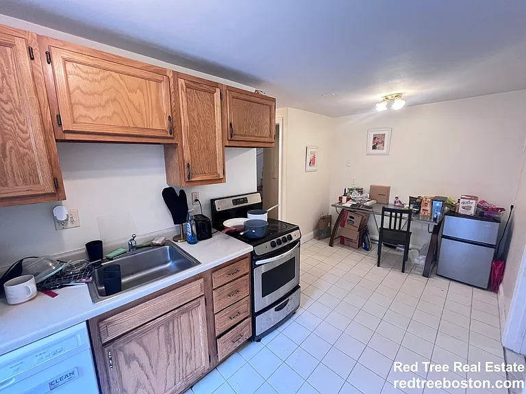 216 Freeman St — Photo 4