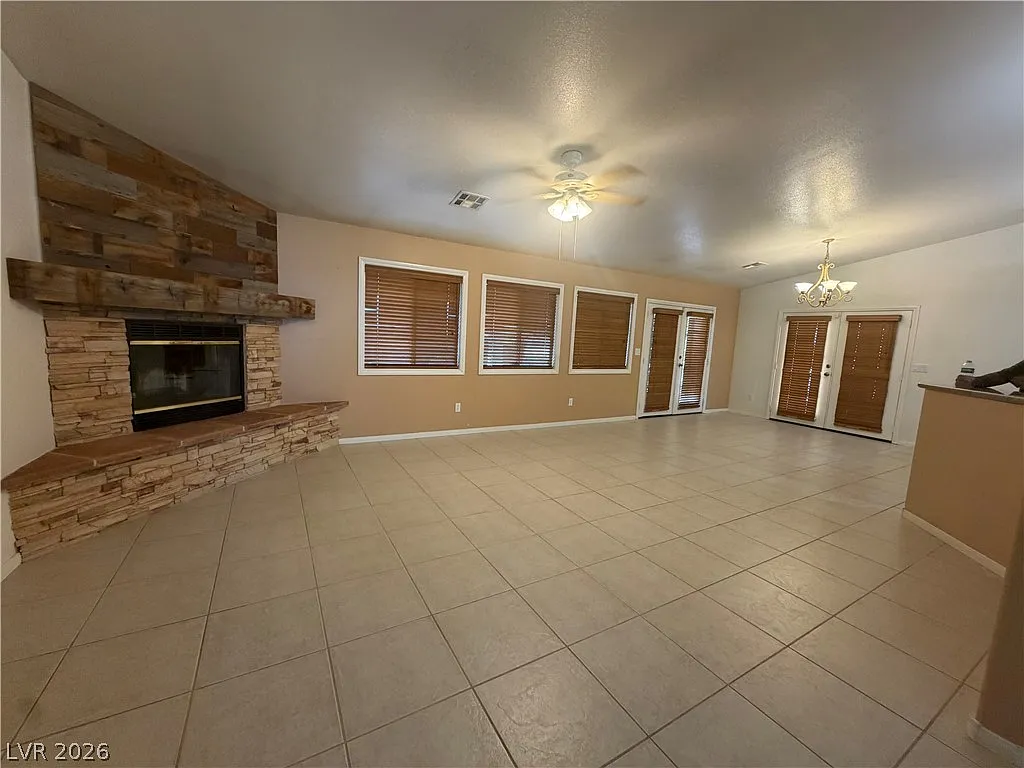 4 bed, 2.0 bath, 1787 sqft, $2,300 — Photo 3