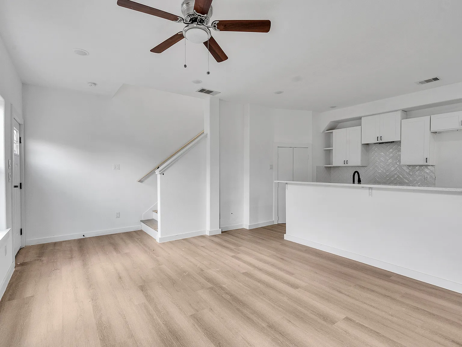 3 bed, 2.5 bath, 1500 sqft, $1,900 — Photo 2