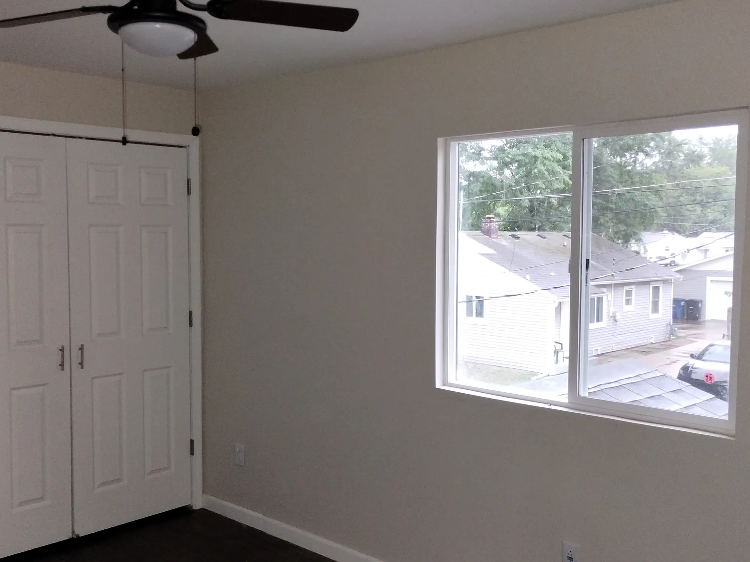 3 bed, 1.5 bath, 1078 sqft, $1,500 — Photo 2