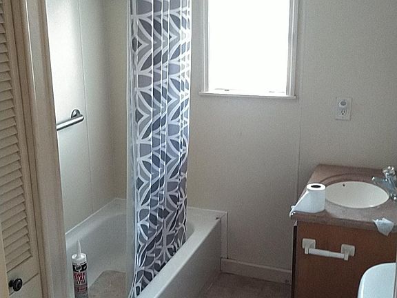 5th image of 2913 SE 31st Ave #2
