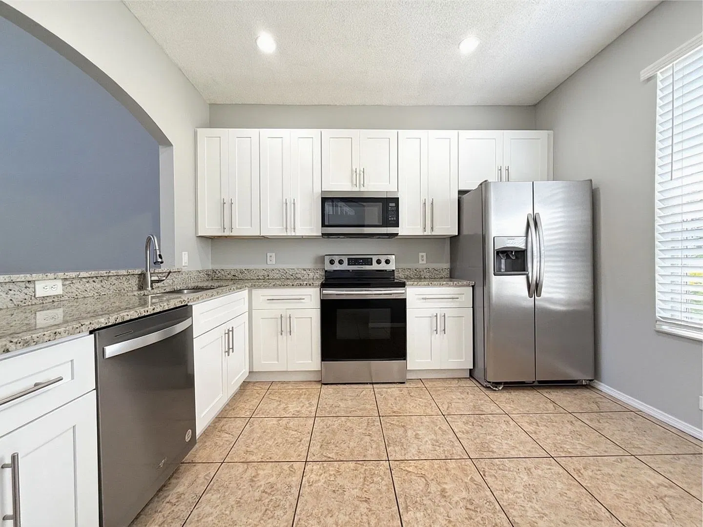 3-bedroom, 2.5-bath townhome in Meadow Woods — Photo 4