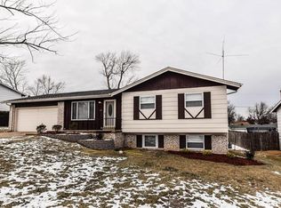 2977 Kempton Dr, Saint Charles, MO 63303