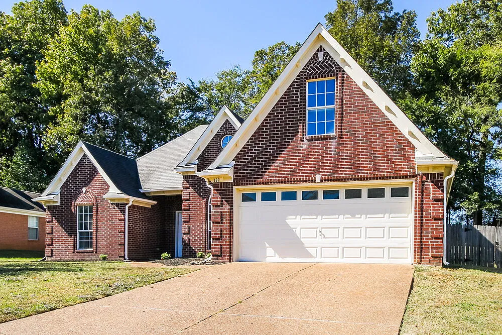 3 bed, 2.0 bath, 1612 sqft, $1,845 — Photo 1