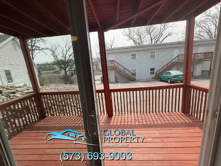 Lakefront Apartments — Photo 71