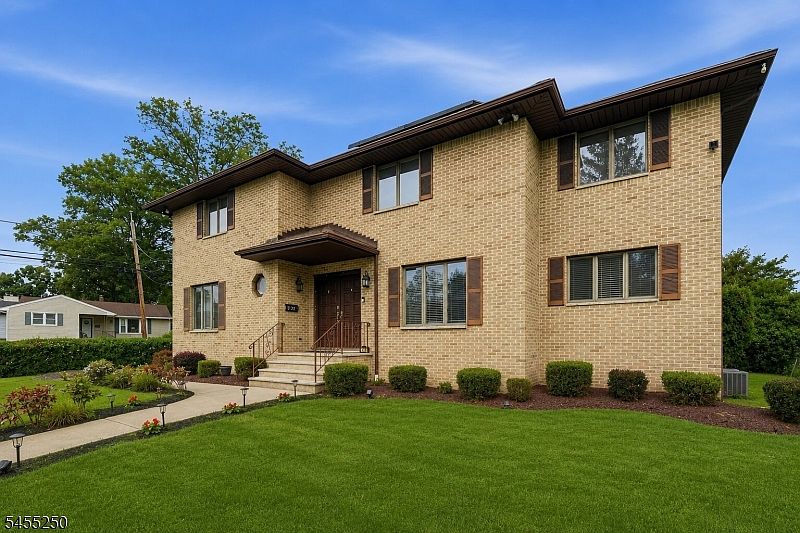 1st image of 41 Florham Rd