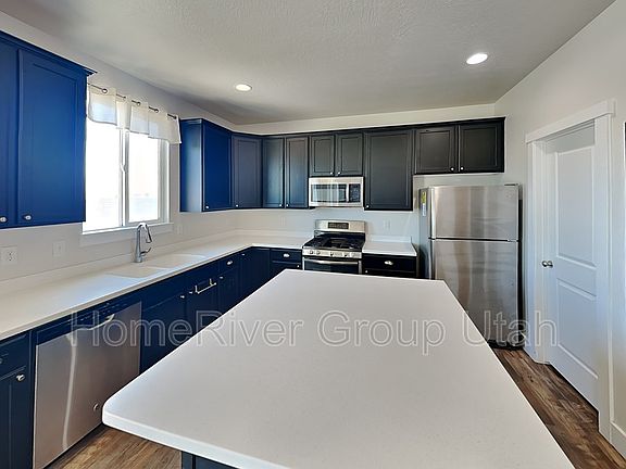 3rd image of 10701 S Big Meadow Dr