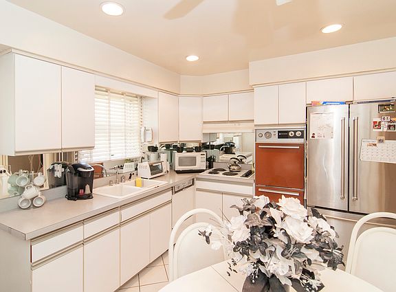 5th image of 7851 Karlov Ave
