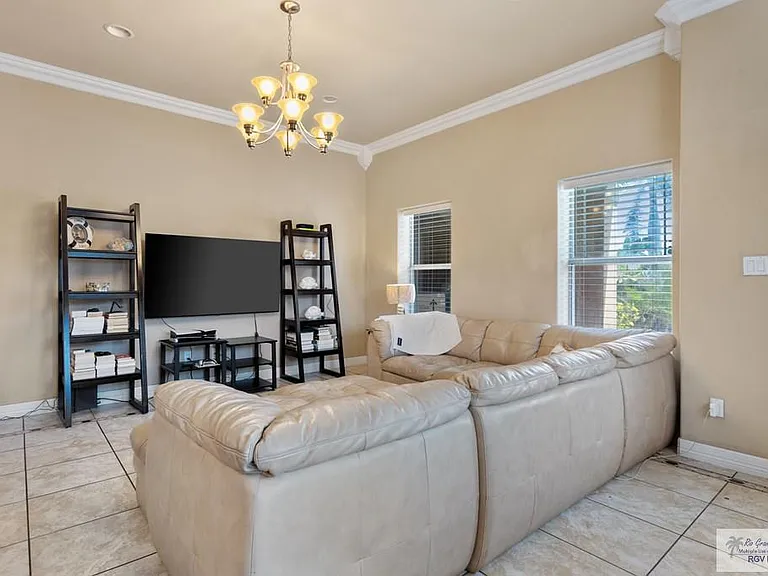 102 W Aries Dr #A — Photo 2