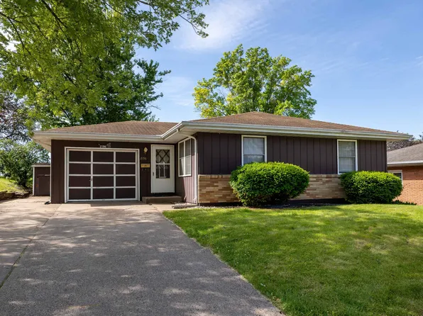 2196 Key Way Dr, Dubuque, IA 52002