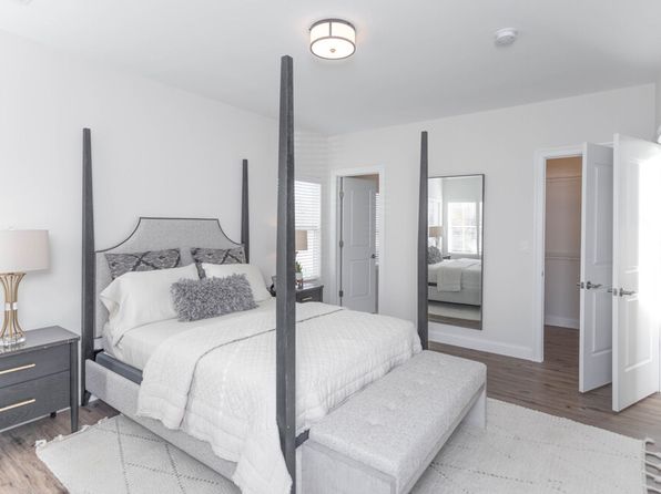 109 Comsewogue Rd #2204