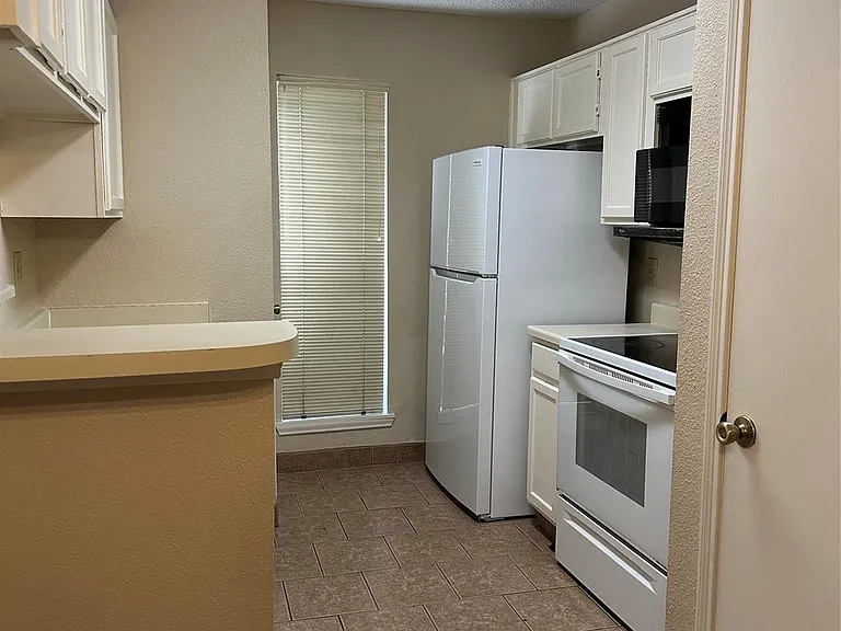 2121 Hepburn St #310 — Photo 6