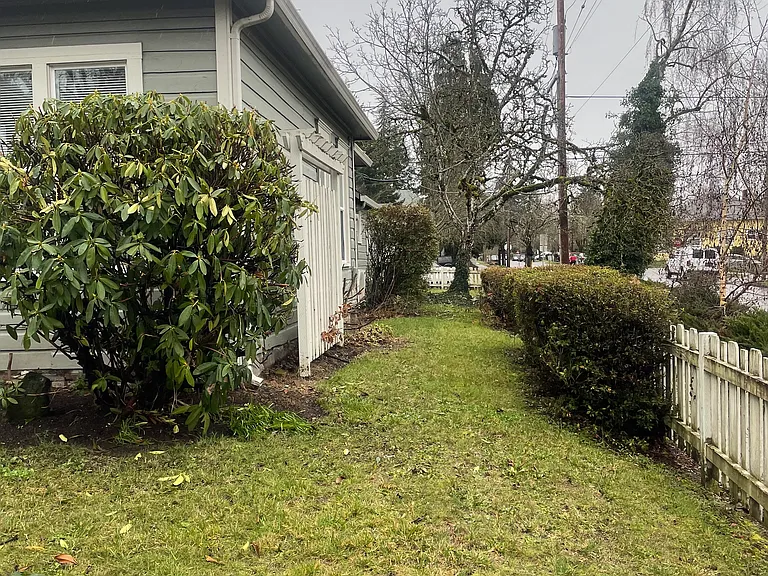 294 16th St SE — Photo 16