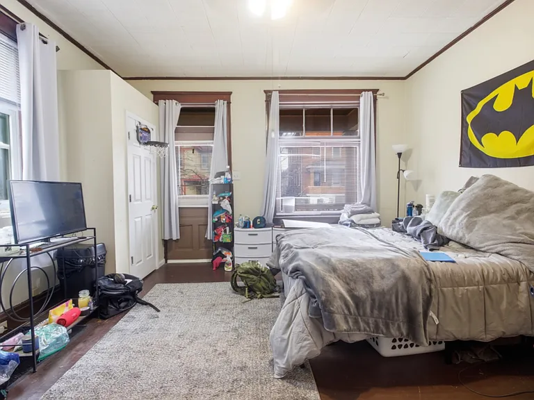 2342 Stratford Ave — Photo 4