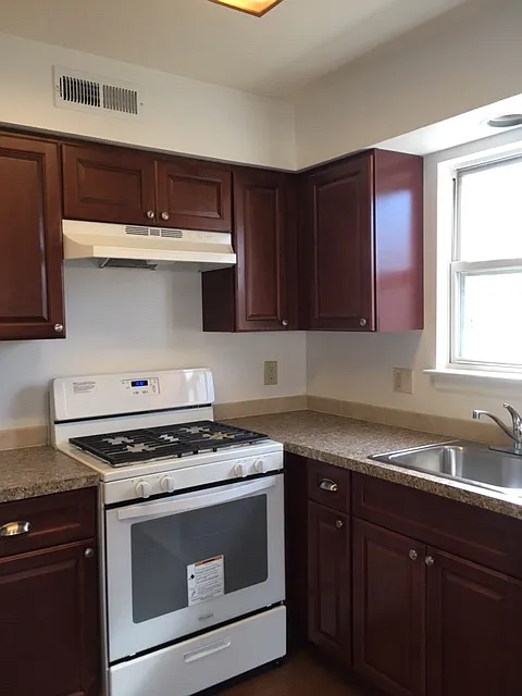 3 bed, 1.5 bath, 1200 sqft, $2,500 — Photo 4