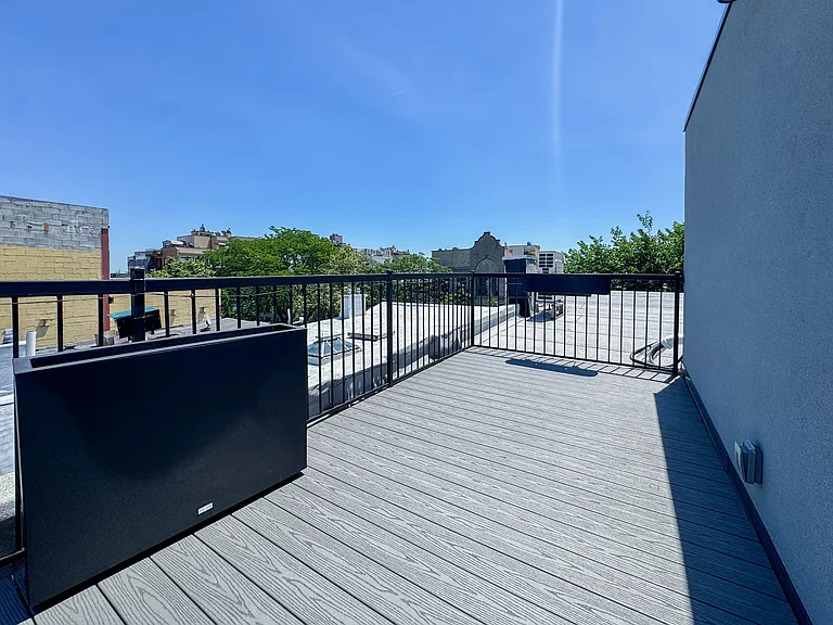 163 India St #2L — Photo 4