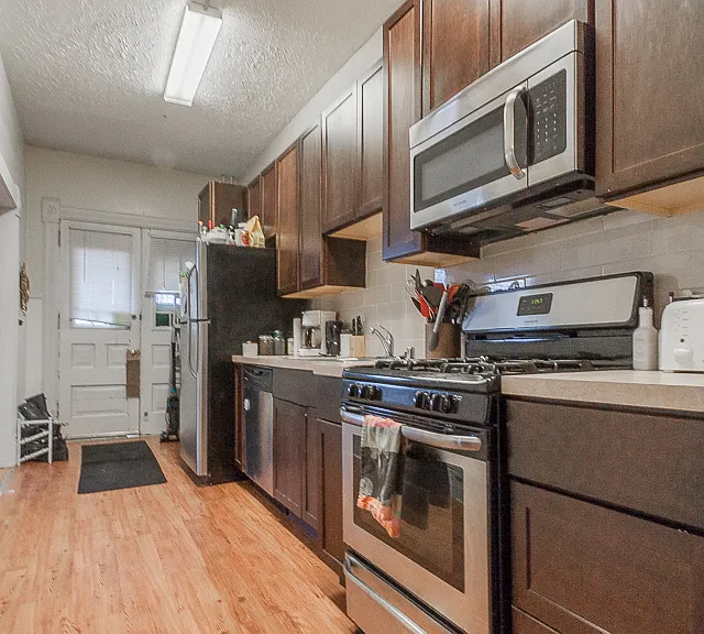 313 E Mifflin St #4 — Photo 6