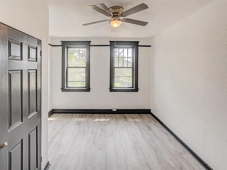 821 Niedringhaus Ave #C — Photo 13