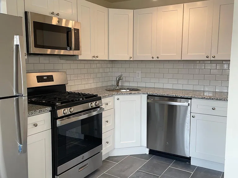 1323 Redwood Ln — Photo 1