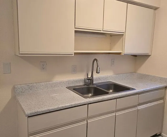 2843 E 17th St #7 — Photo 8