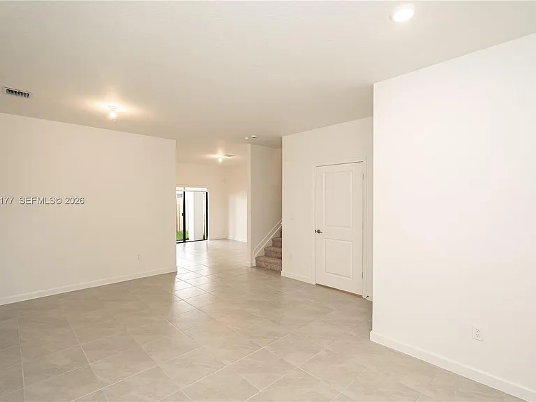 270 SW 159th Pl — Photo 3