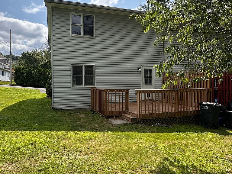 411 Marion St — Photo 2