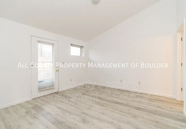 4390 Laguna Pl #J — Photo 2