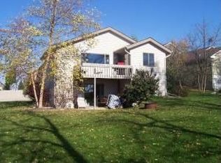 1282 Sunnyridge Rd, Pewaukee, WI 53072