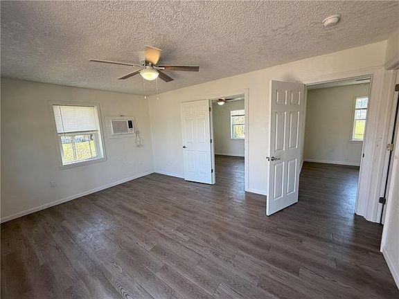 3rd image of 800 E 5th St #A
