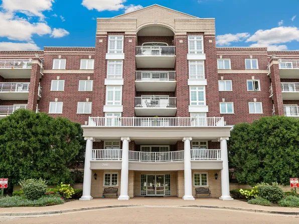 7051 W Touhy Ave APT 604, Niles, IL 60714
