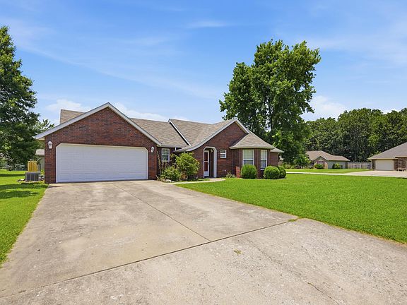 3rd image of 1004 Greenbrook Drive