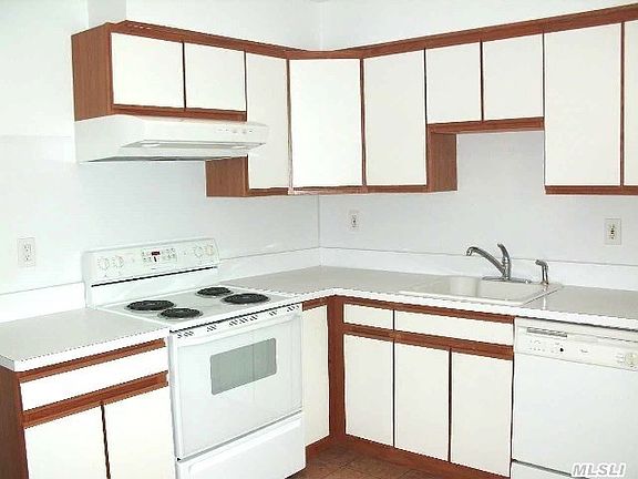 2nd image of 40 W 4th St APT 102