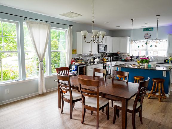 3rd image of 8070 Ellendale Dr #1