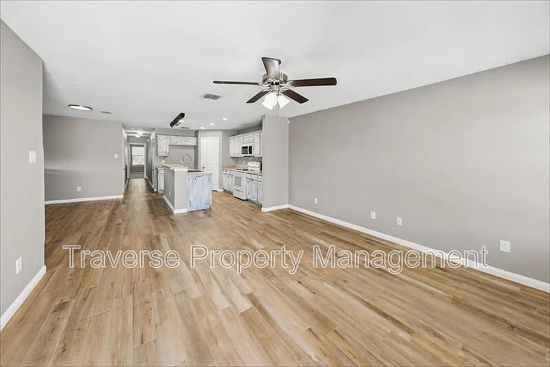 3 bed, 2.0 bath, 1385 sqft, $1,850 — Photo 3
