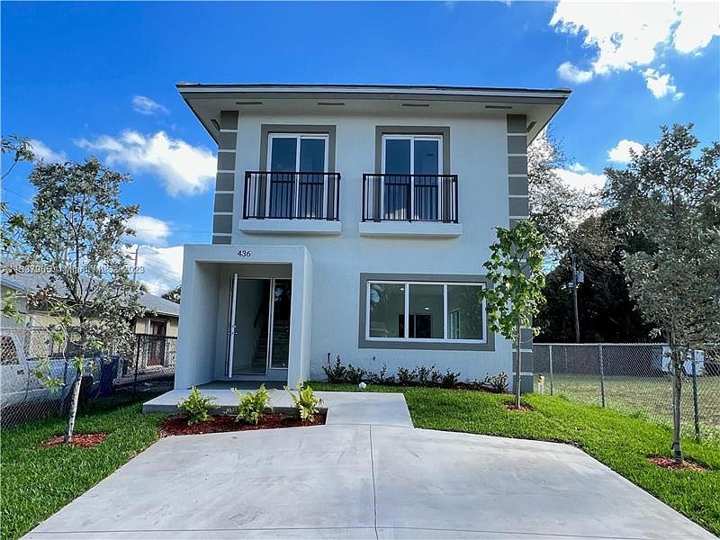 1st image of 436 NW 14th Way