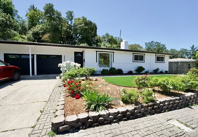 2061 Carolyn Way — Photo 28