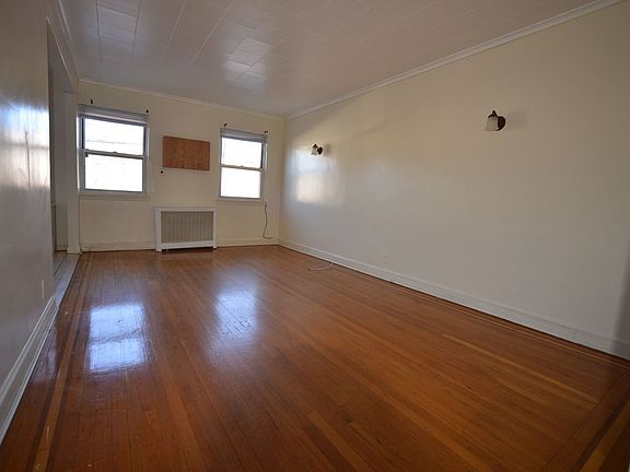 5th image of 35-23 Crescent St #2