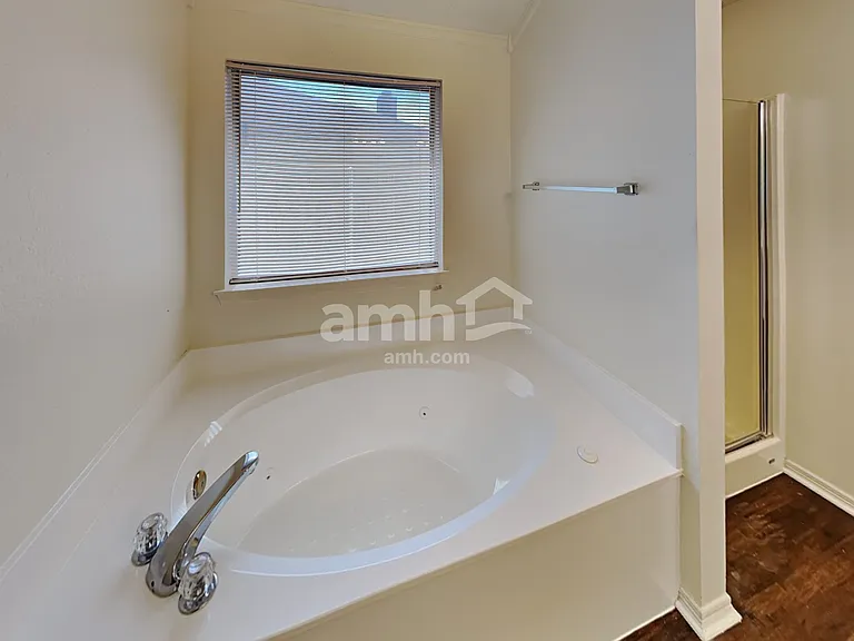 6024 Silkcrest Trl — Photo 14