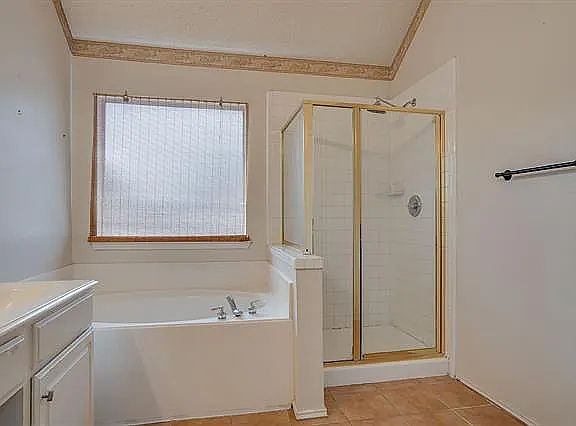 4th image of 553 Continental Dr