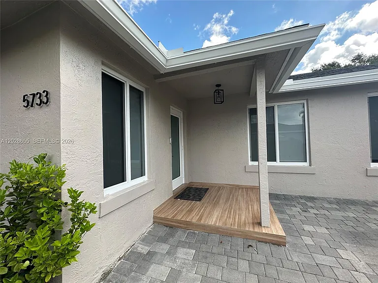 5733 NW 100th Ct — Photo 9